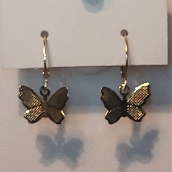 🛍️ BUTTERFLY CHARM HUGGIE EARRINGS - Picture 3 of 4